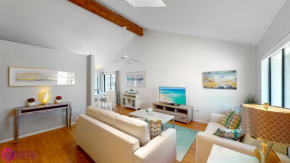 Beach Road Condo, Private Decks, Siesta Key Beach and Village Walkability